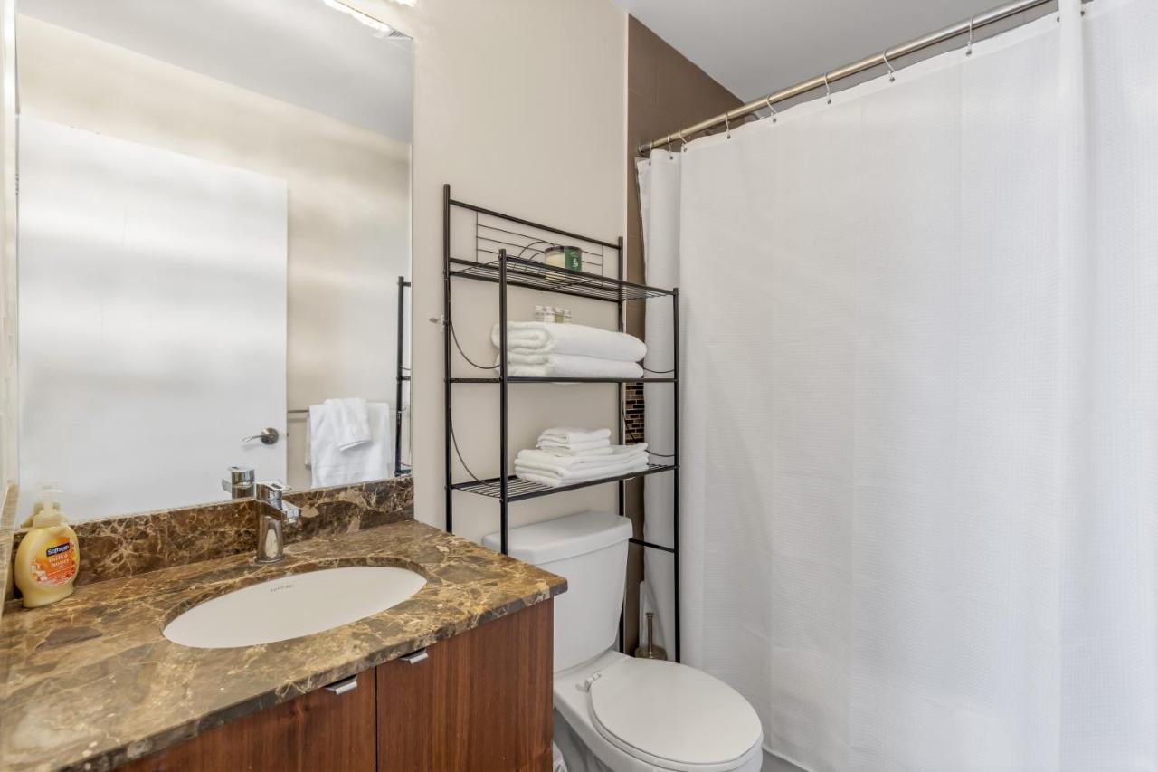 Ultra Luxurious 2.5 Bedroom 2 Full Bathroom 1 Parking Condo Near Sq1 Striking Views Mississauga Exterior foto