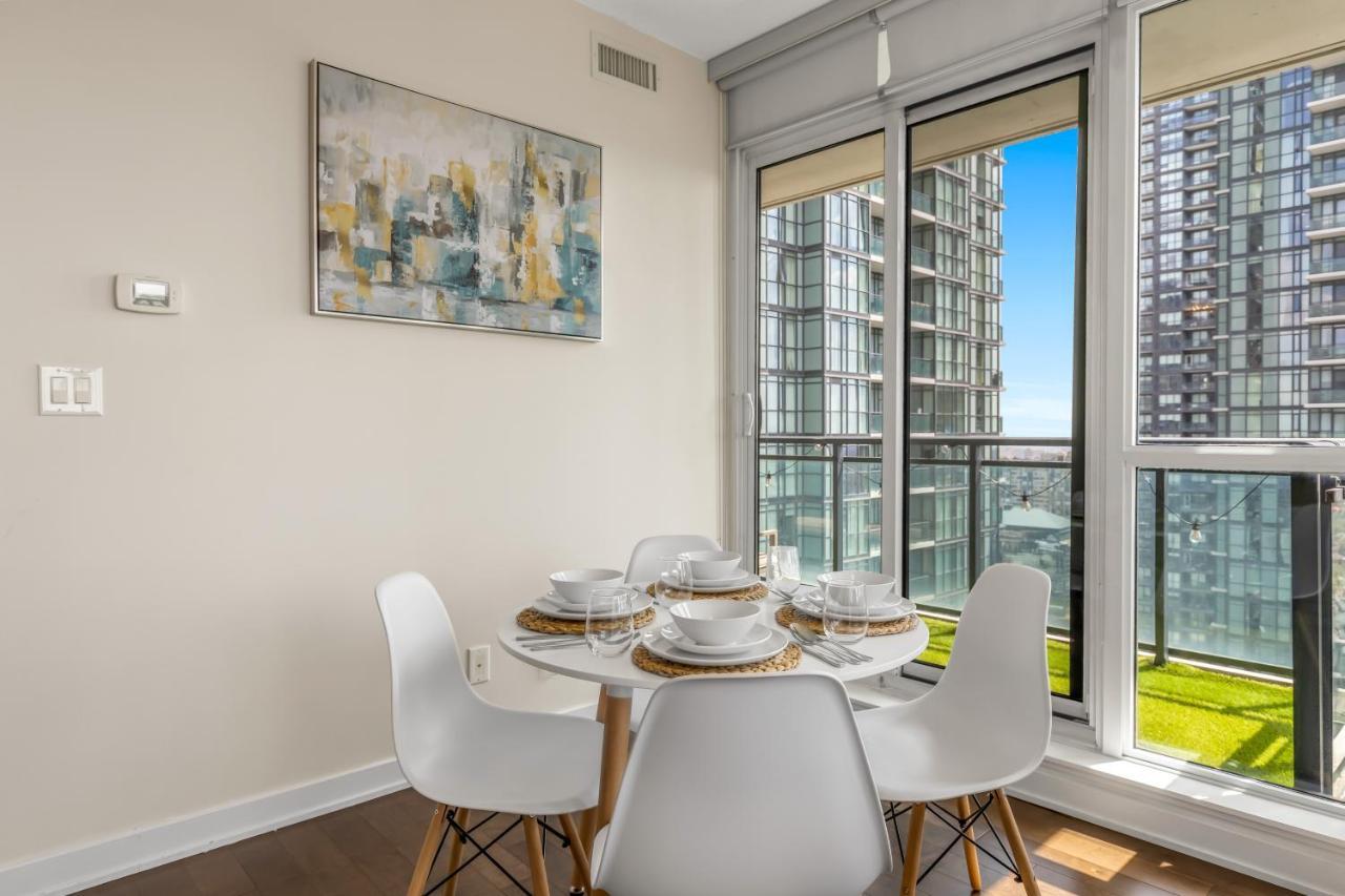 Ultra Luxurious 2.5 Bedroom 2 Full Bathroom 1 Parking Condo Near Sq1 Striking Views Mississauga Exterior foto